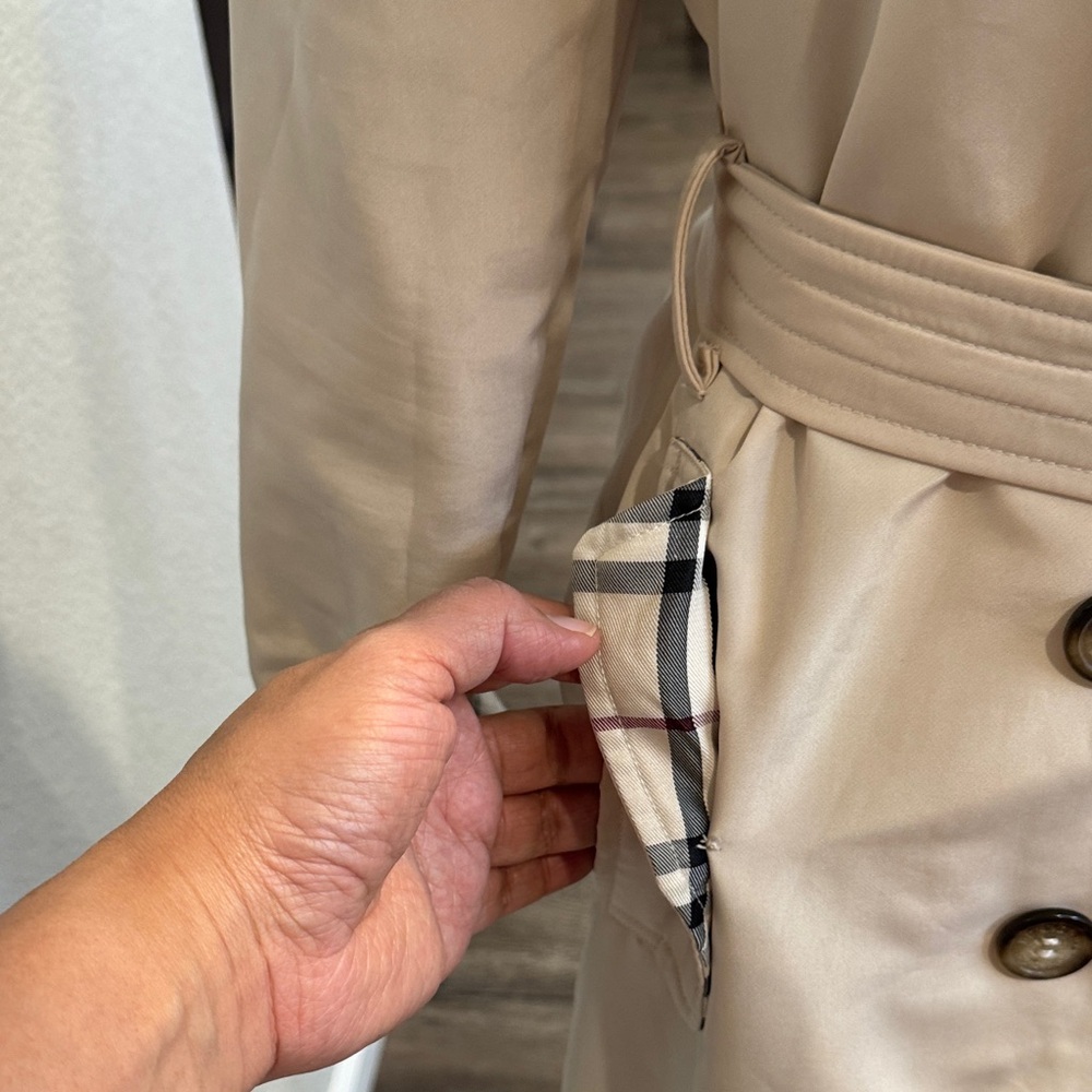 Authentic Burberry Light Tan Trench Coat - Picture 10 of 17